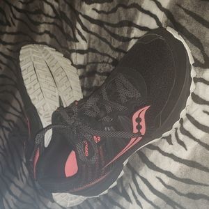 Saucony sneakers size 10 (USA)